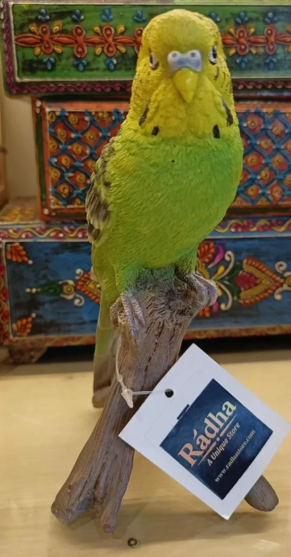 Tropical Parrot Statue Decoration in Beach Bar & Nautical Décor Sculptures for Home or Office As Decorative Macaw and Bird Figurine Gifts